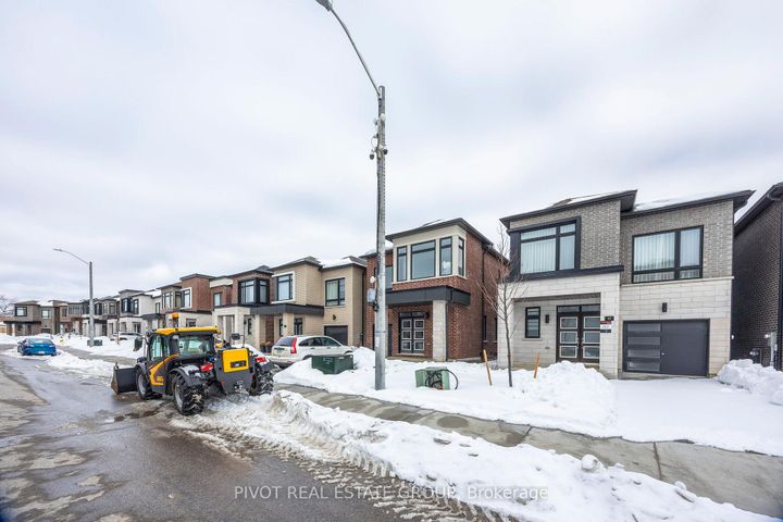 Photo 3 at 53 Danielle Moore Circle, Bendale, Toronto