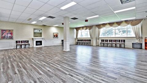 Photo 40 at 404 - 40 Harding Boulevard W, Harding, Richmond Hill