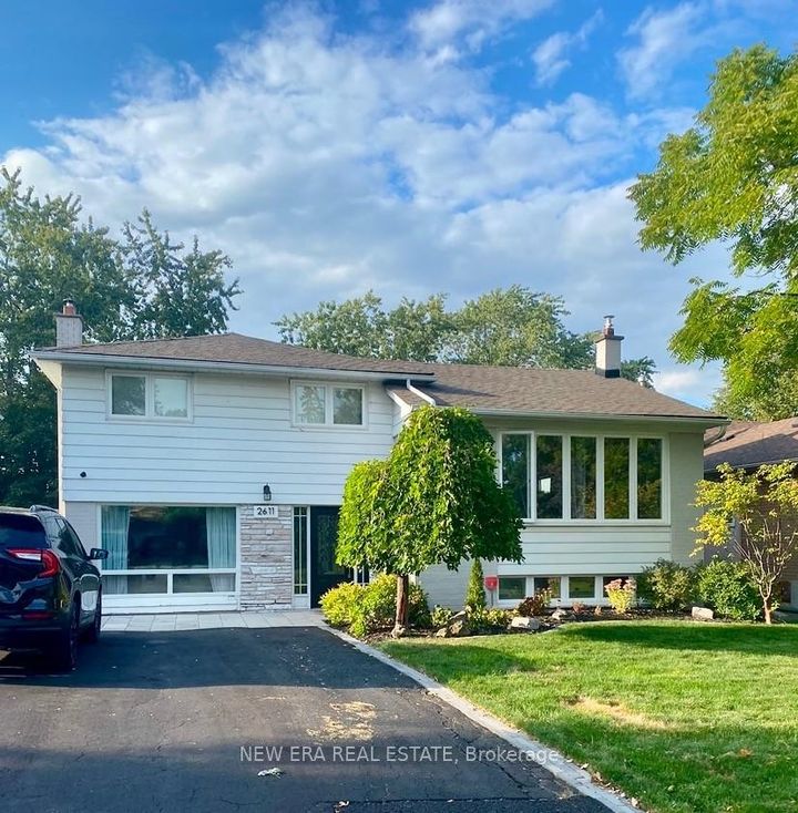 Photo 2 at 2611 Truscott Drive, Clarkson, Mississauga