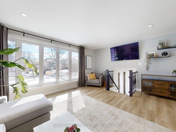 Photo 11 at 2611 Truscott Drive, Clarkson, Mississauga