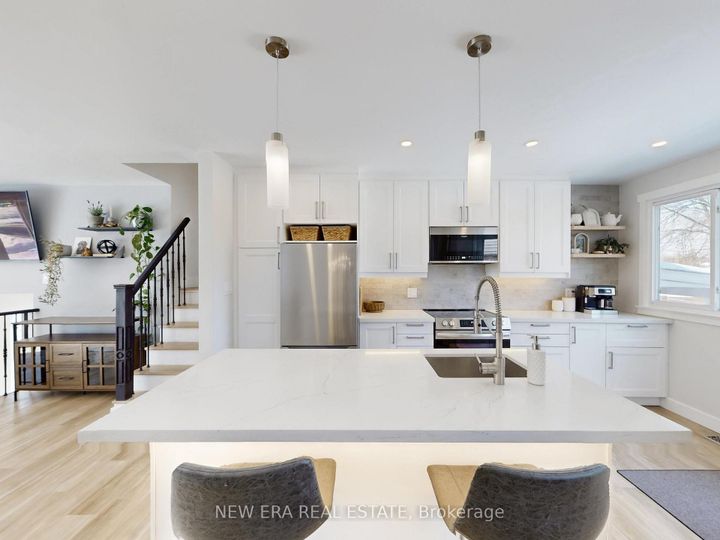 Photo 13 at 2611 Truscott Drive, Clarkson, Mississauga