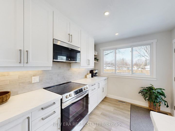 Photo 16 at 2611 Truscott Drive, Clarkson, Mississauga