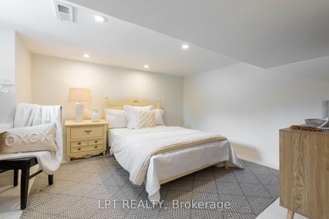 Photo 31 at 91 Cleveland Street, Mount Pleasant East, Toronto