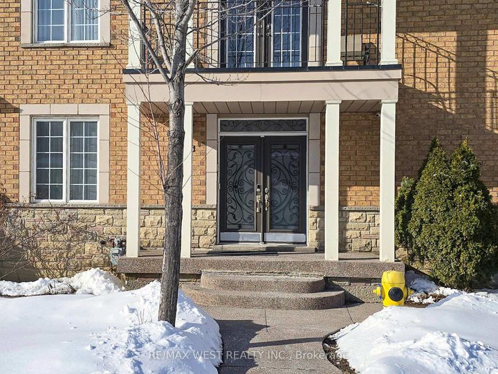 Photo 4 at 56 Planter Crescent, Vellore Village, Vaughan