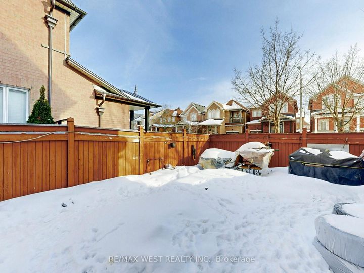 Photo 5 at 56 Planter Crescent, Vellore Village, Vaughan