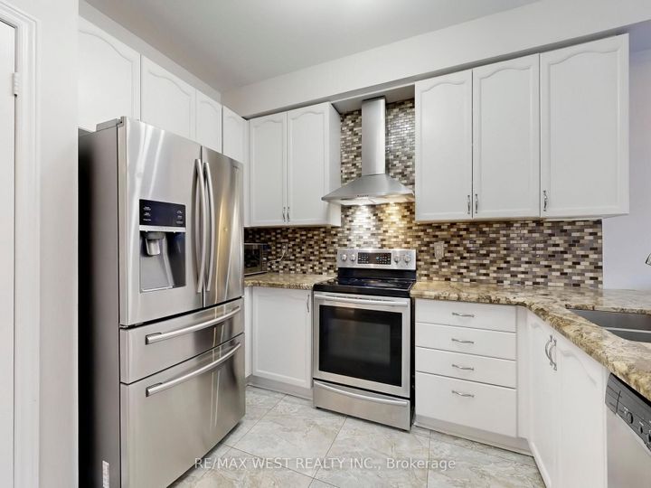 Photo 16 at 56 Planter Crescent, Vellore Village, Vaughan