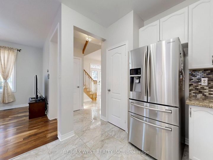 Photo 19 at 56 Planter Crescent, Vellore Village, Vaughan