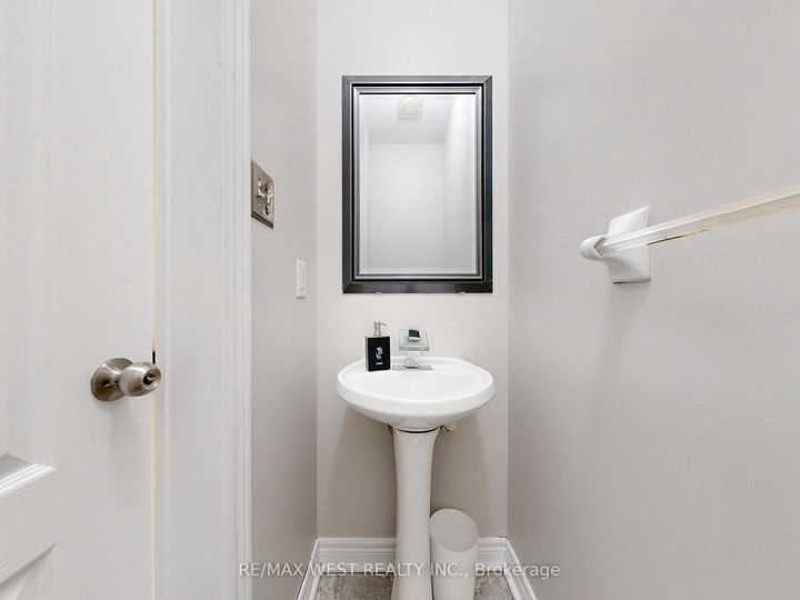 Photo 23 at 56 Planter Crescent, Vellore Village, Vaughan