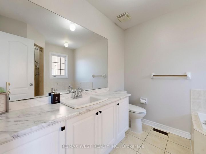 Photo 31 at 56 Planter Crescent, Vellore Village, Vaughan