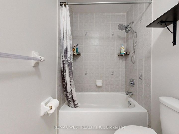 Photo 43 at 56 Planter Crescent, Vellore Village, Vaughan