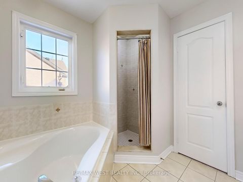 Photo 32 at 56 Planter Crescent, Vellore Village, Vaughan