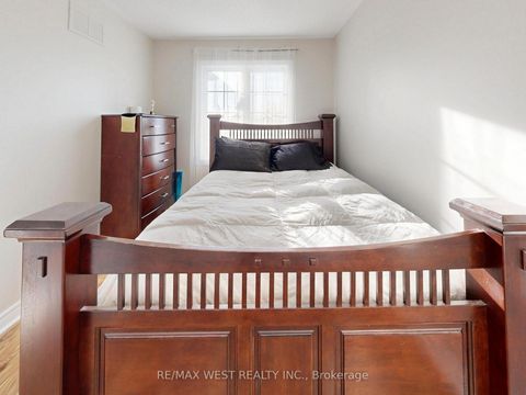 Photo 35 at 56 Planter Crescent, Vellore Village, Vaughan