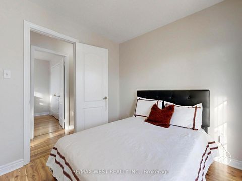 Photo 37 at 56 Planter Crescent, Vellore Village, Vaughan