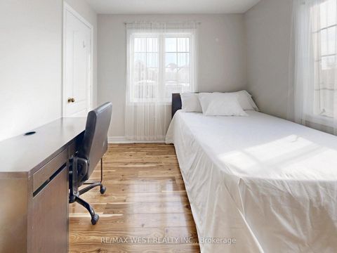 Photo 41 at 56 Planter Crescent, Vellore Village, Vaughan