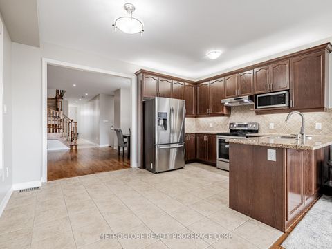 Photo 8 at 26 Spruce Pine Crescent, Patterson, Vaughan