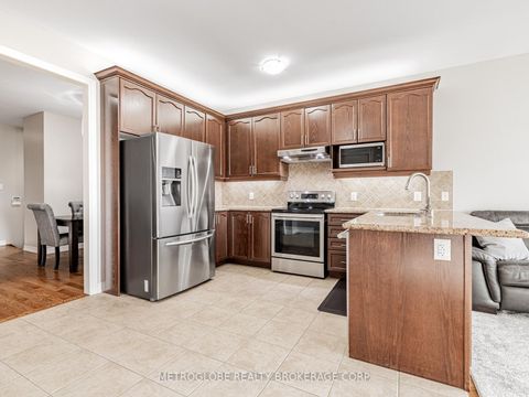 Photo 9 at 26 Spruce Pine Crescent, Patterson, Vaughan