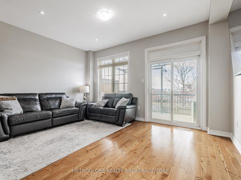 Photo 11 at 26 Spruce Pine Crescent, Patterson, Vaughan
