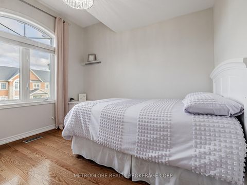 Photo 15 at 26 Spruce Pine Crescent, Patterson, Vaughan