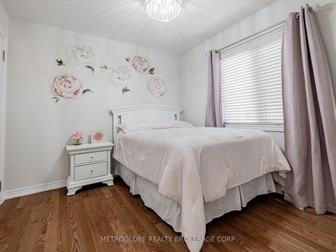 Photo 17 at 26 Spruce Pine Crescent, Patterson, Vaughan