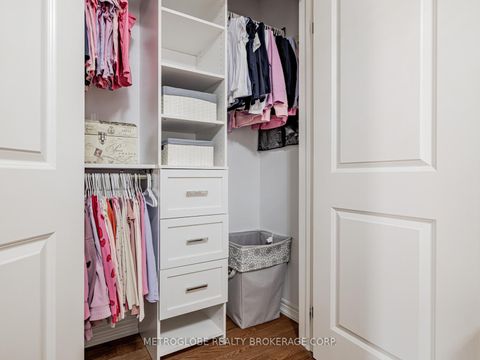 Photo 18 at 26 Spruce Pine Crescent, Patterson, Vaughan