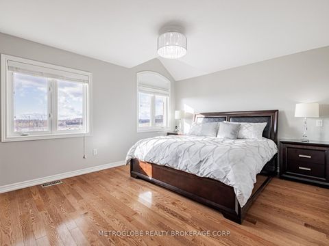 Photo 19 at 26 Spruce Pine Crescent, Patterson, Vaughan