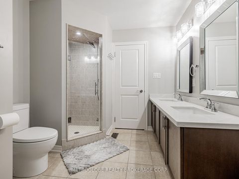 Photo 22 at 26 Spruce Pine Crescent, Patterson, Vaughan