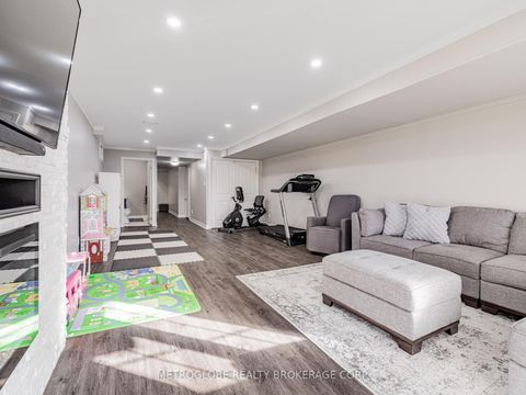 Photo 29 at 26 Spruce Pine Crescent, Patterson, Vaughan