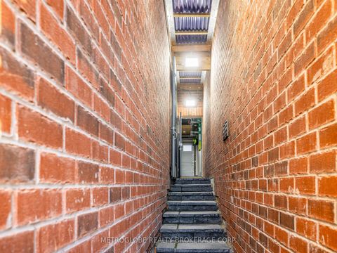 Photo 36 at 26 Spruce Pine Crescent, Patterson, Vaughan