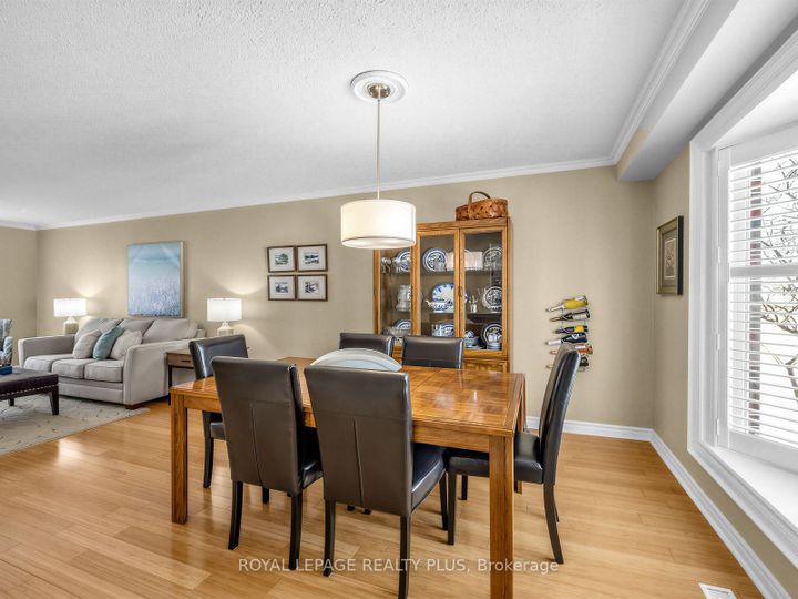Photo 9 at 4138 Marigold Crescent, Erin Mills, Mississauga