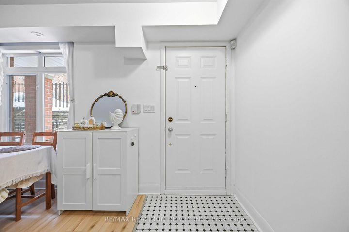 Photo 8 at 121 - 415 Jarvis Street, South St. James Town, Toronto