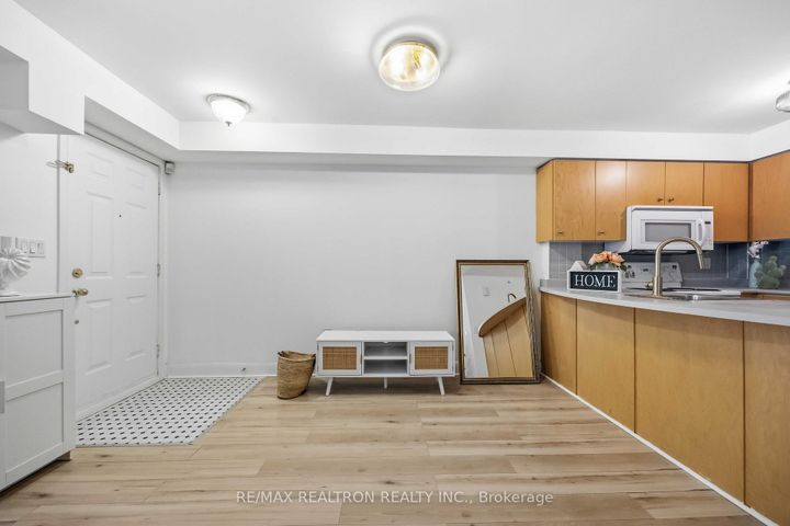 Photo 10 at 121 - 415 Jarvis Street, South St. James Town, Toronto