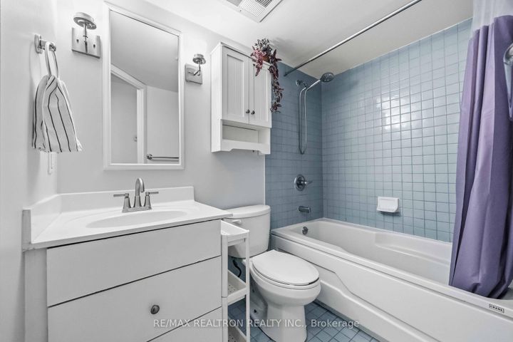 Photo 19 at 121 - 415 Jarvis Street, South St. James Town, Toronto