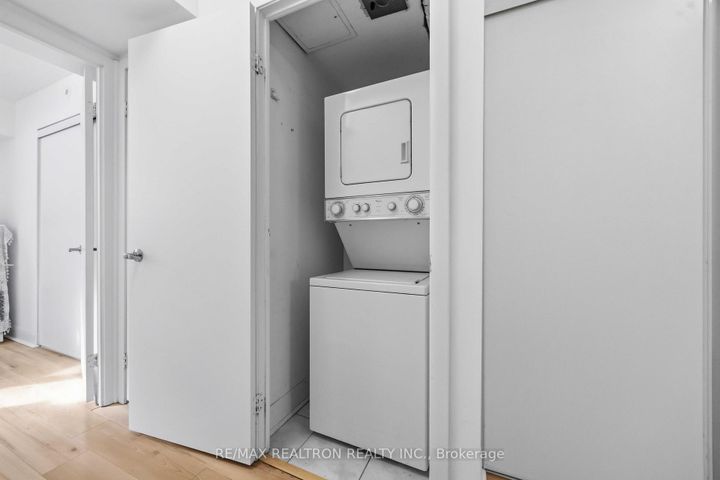 Photo 20 at 121 - 415 Jarvis Street, South St. James Town, Toronto