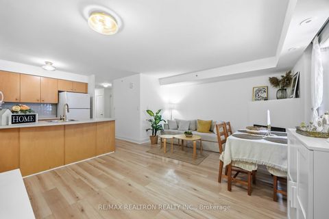 Photo 5 at 121 - 415 Jarvis Street, South St. James Town, Toronto