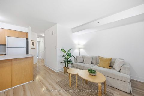 Photo 6 at 121 - 415 Jarvis Street, South St. James Town, Toronto