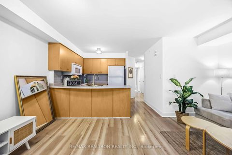 Photo 9 at 121 - 415 Jarvis Street, South St. James Town, Toronto