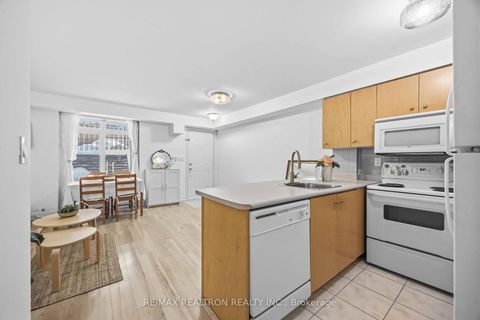 Photo 11 at 121 - 415 Jarvis Street, South St. James Town, Toronto