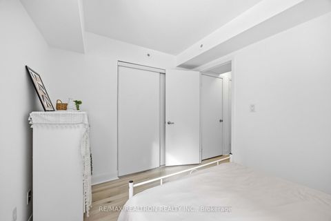 Photo 18 at 121 - 415 Jarvis Street, South St. James Town, Toronto