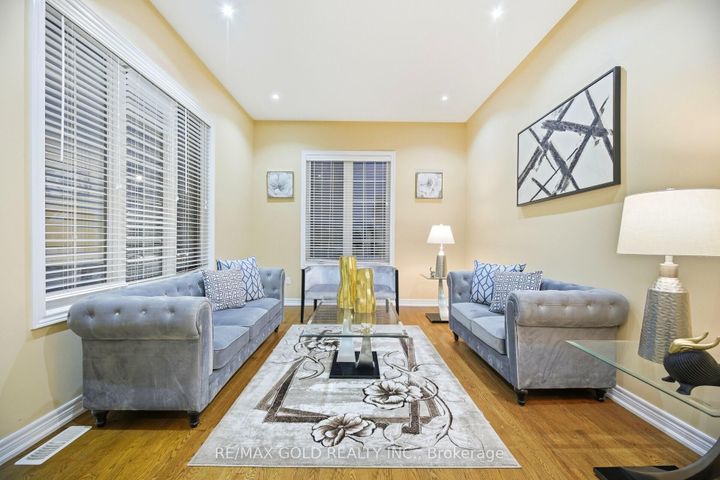 Photo 2 at 26 Drummondville Drive, Bram East, Brampton