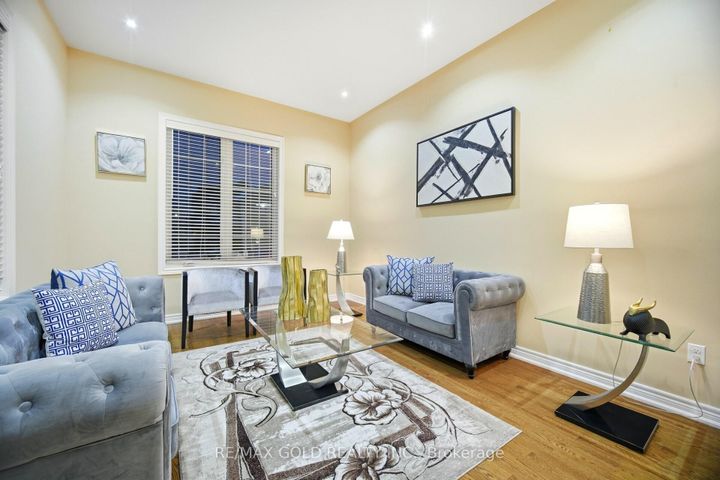 Photo 3 at 26 Drummondville Drive, Bram East, Brampton