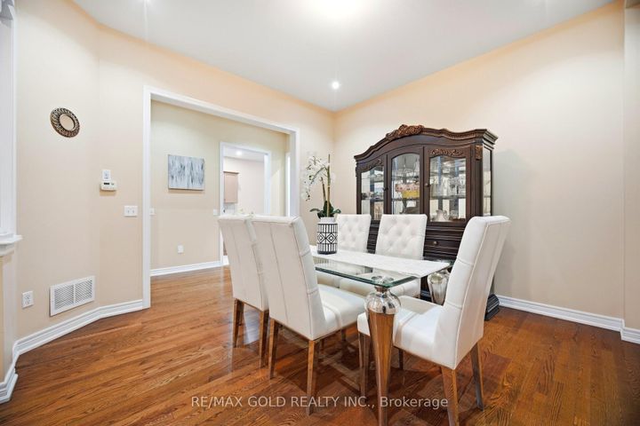 Photo 5 at 26 Drummondville Drive, Bram East, Brampton