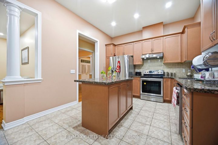 Photo 6 at 26 Drummondville Drive, Bram East, Brampton