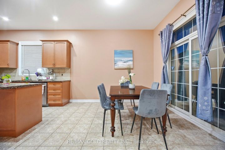 Photo 8 at 26 Drummondville Drive, Bram East, Brampton