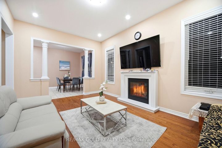 Photo 10 at 26 Drummondville Drive, Bram East, Brampton