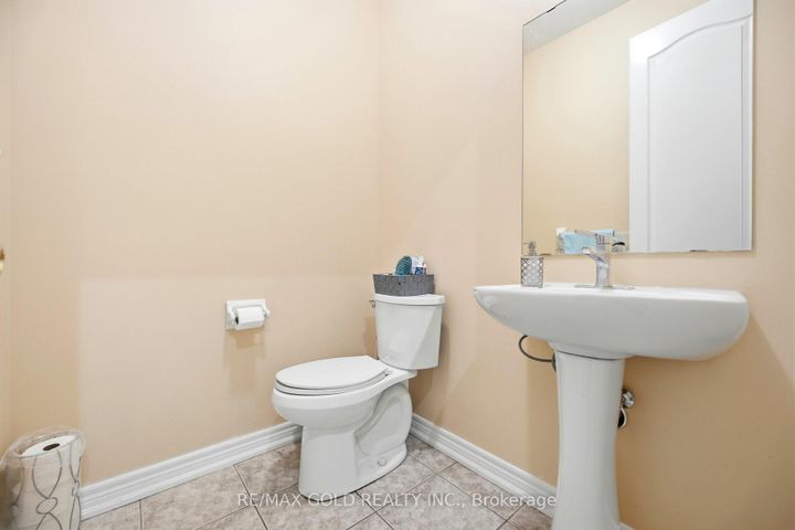 Photo 12 at 26 Drummondville Drive, Bram East, Brampton