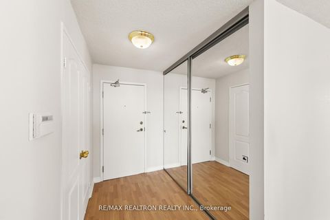 Photo 6 at 1112 - 7 Townsgate Drive, Yorkhill, Vaughan