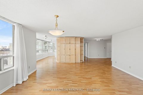 Photo 13 at 1112 - 7 Townsgate Drive, Yorkhill, Vaughan