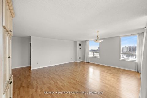 Photo 15 at 1112 - 7 Townsgate Drive, Yorkhill, Vaughan