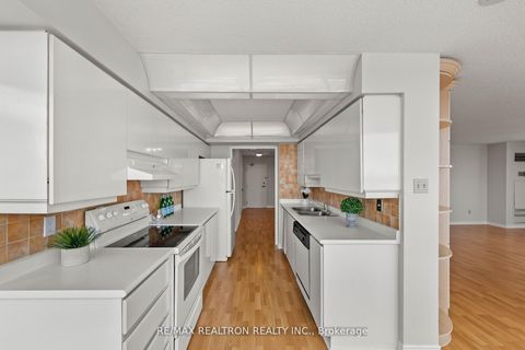 Photo 21 at 1112 - 7 Townsgate Drive, Yorkhill, Vaughan