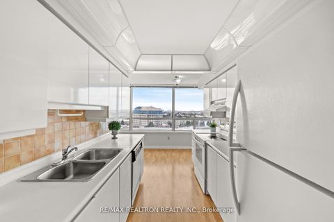 Photo 22 at 1112 - 7 Townsgate Drive, Yorkhill, Vaughan